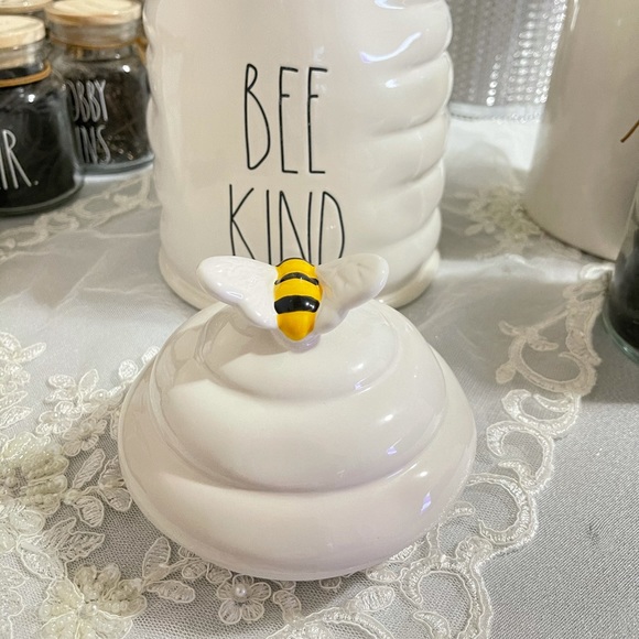 Rae dunn bee kind canister - Picture 7 of 13